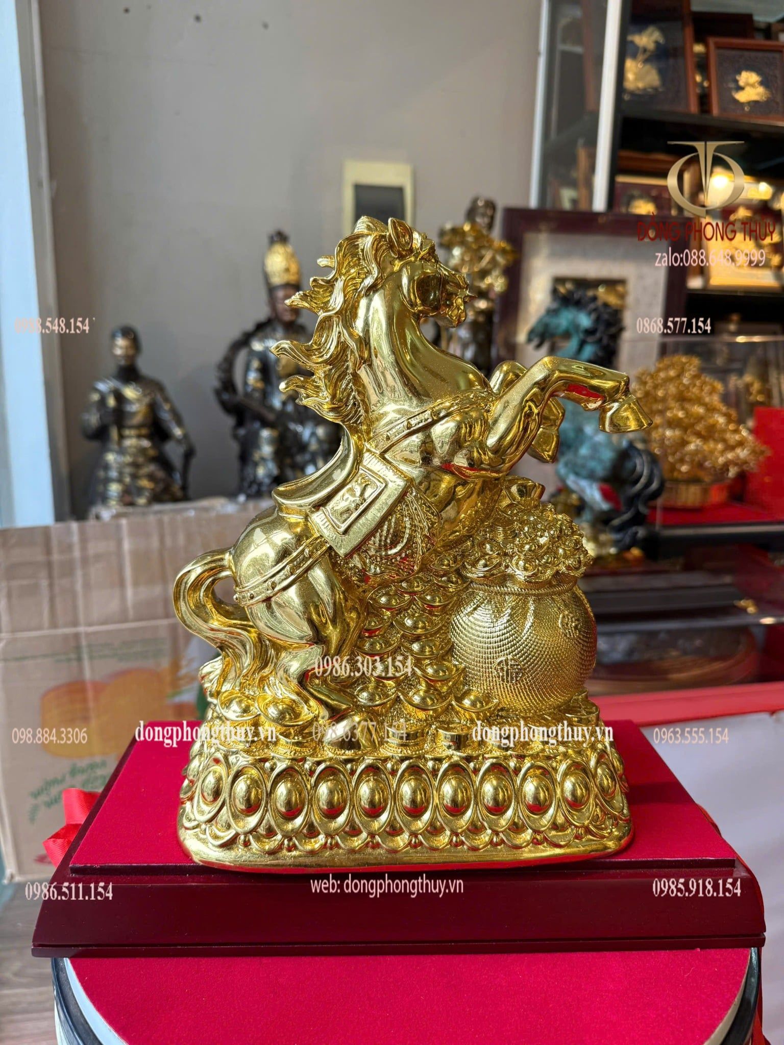 Tượng ngựa bằng đồng dát vàng nano