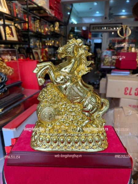 Tượng ngựa bằng đồng dát vàng nano