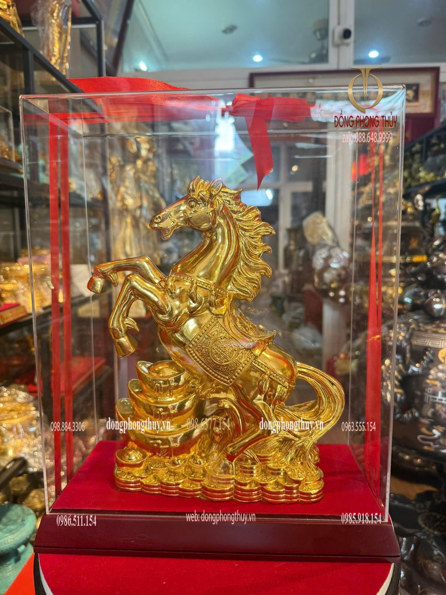 tượng ngựa mạ vàng