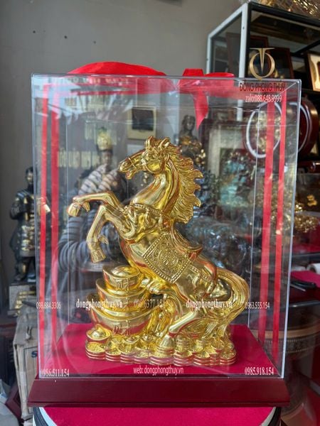 Tượng ngựa mạ vàng 24k