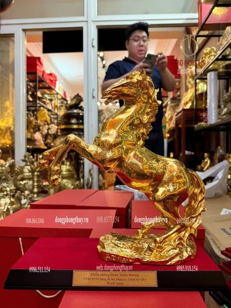 Tượng ngựa 36cm bằng đồng dát vàng 24k