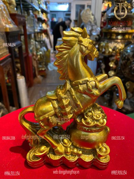 Tượng ngựa phong thủy hũ tiền