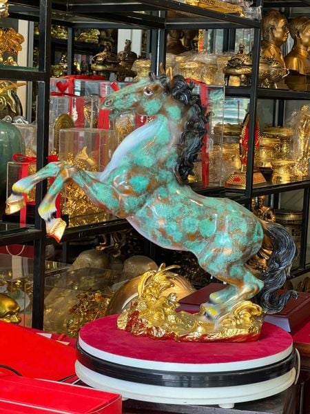 Tượng ngựa hý Cao 45cm nặng 9kg màu khoáng nhiệt độ cao