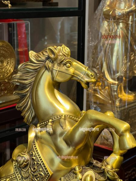 Tượng ngựa bị tiền bằng đồng