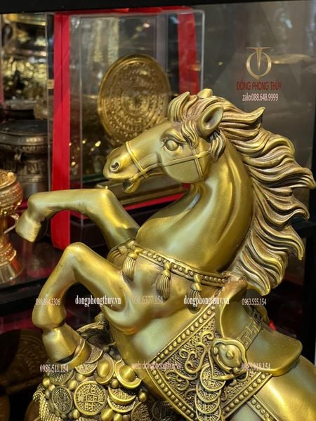 Tượng ngựa bị tiền bằng đồng