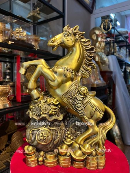 Tượng ngựa bị tiền bằng đồng