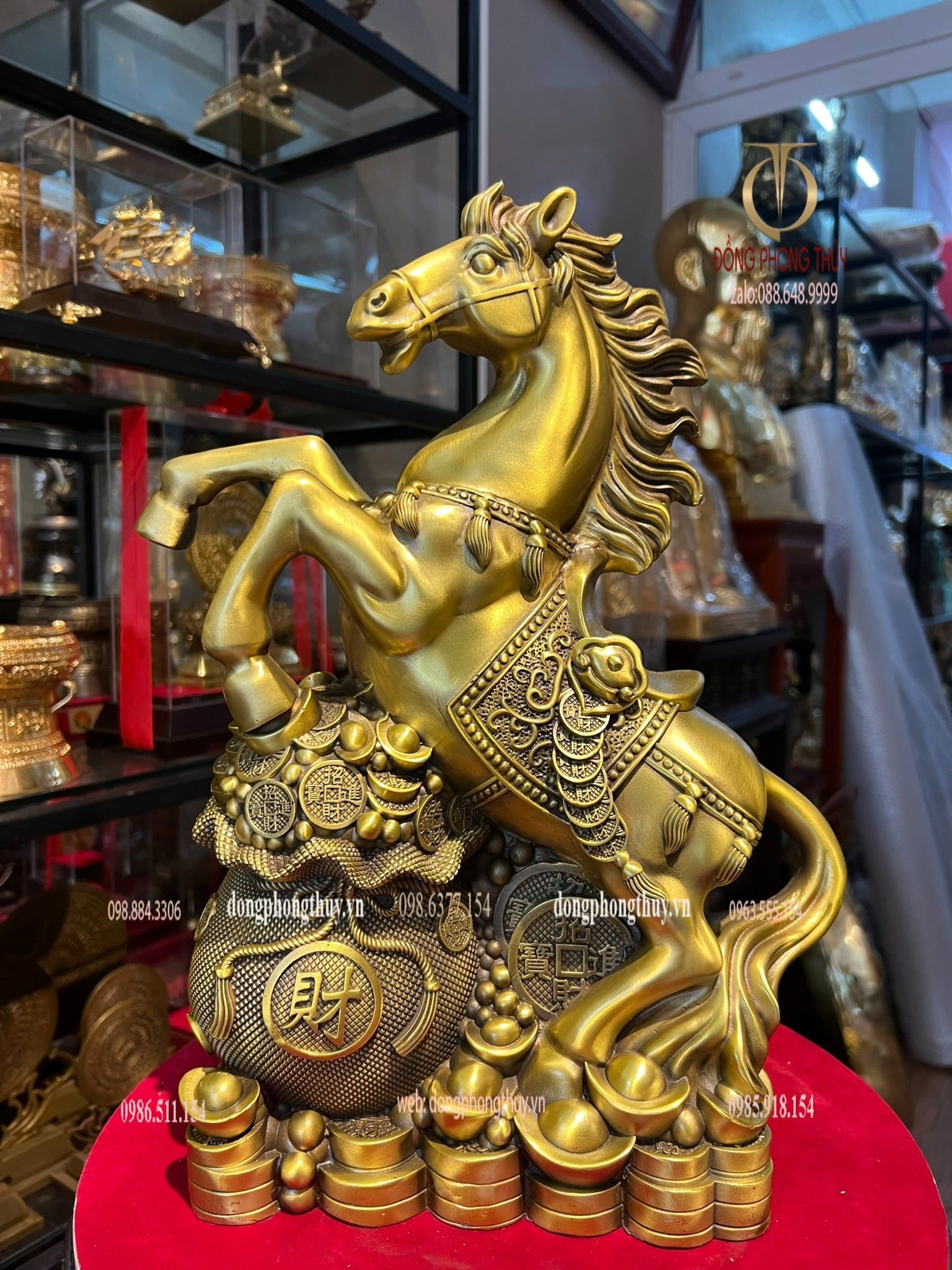 Tượng ngựa bị tiền bằng đồng