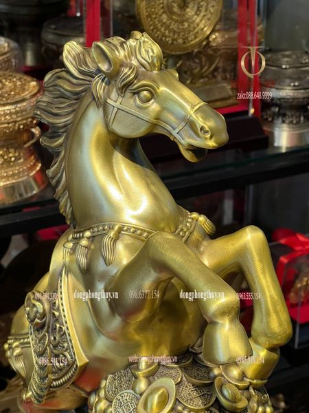 Tượng ngựa bị tiền bằng đồng