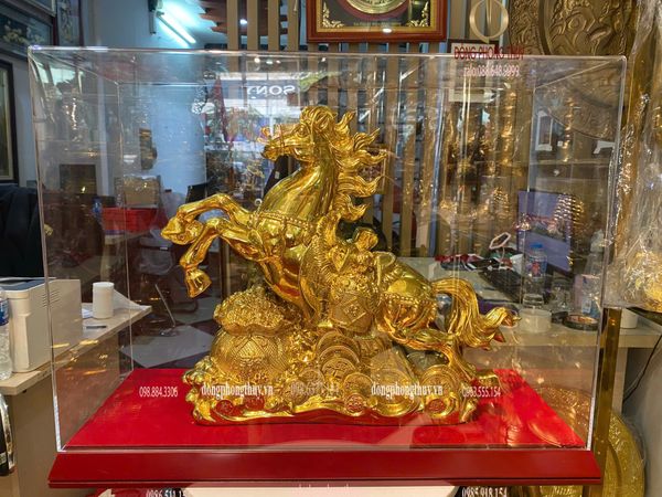 Tượng ngựa mạ vàng bằng đồng dát vàng 24k