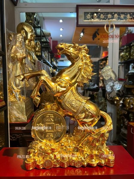 Tượng ngựa mạ vàng bằng đồng dát vàng 24k