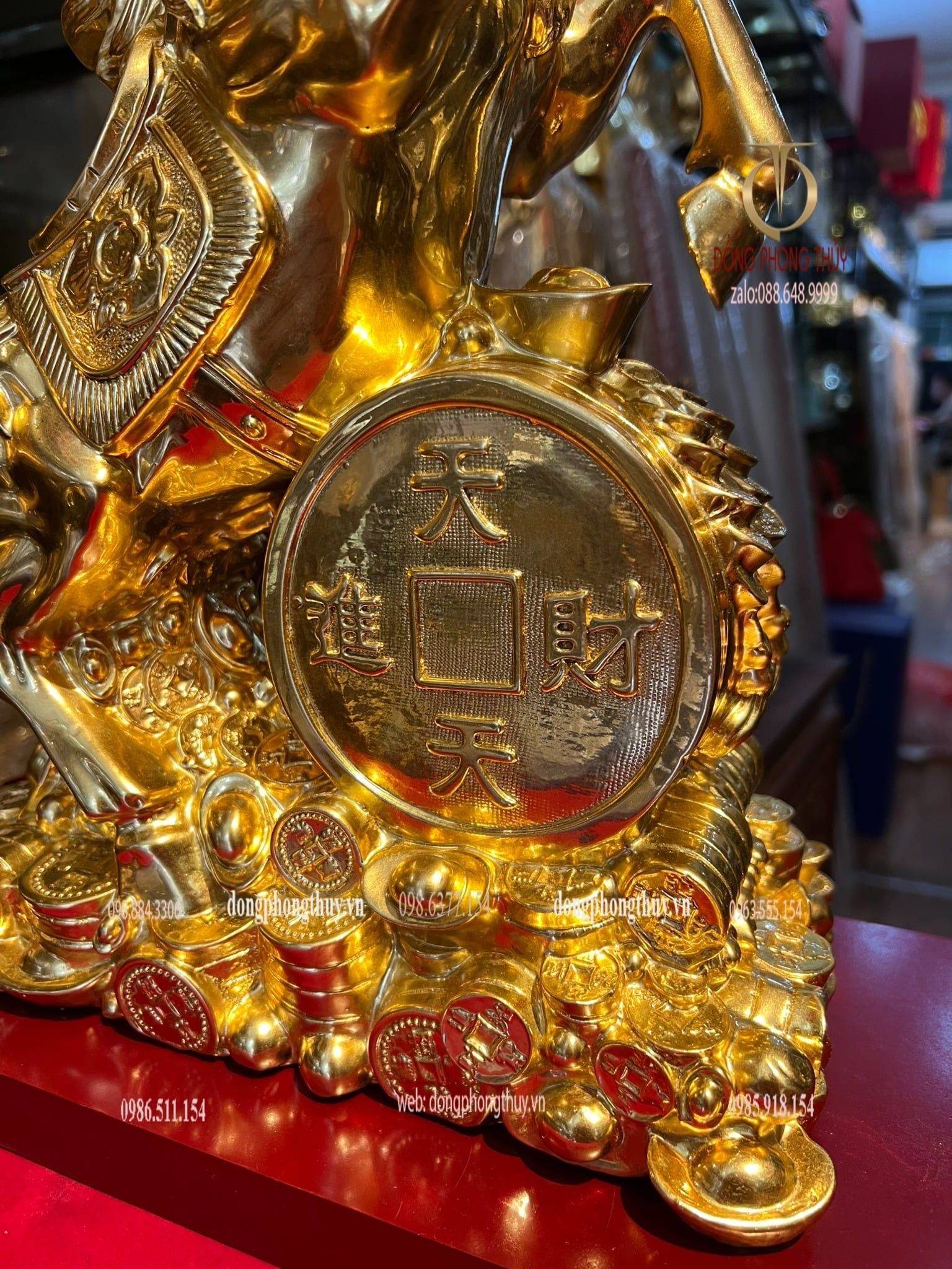 Tượng ngựa mạ vàng bằng đồng dát vàng 24k