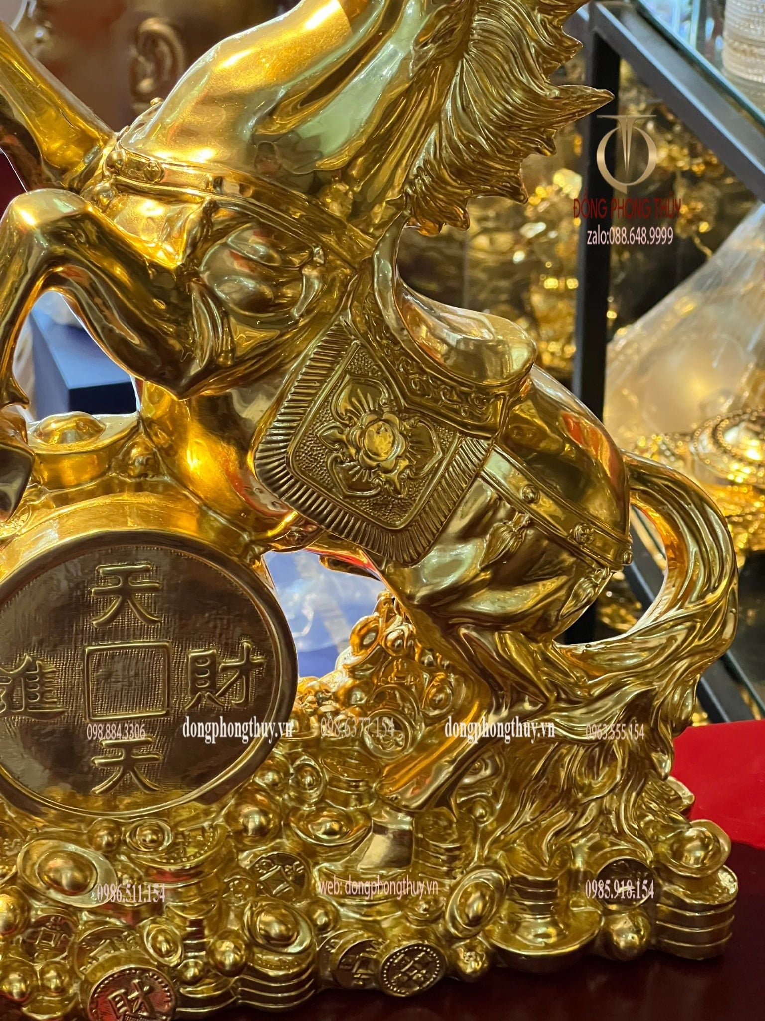 Tượng ngựa mạ vàng bằng đồng dát vàng 24k