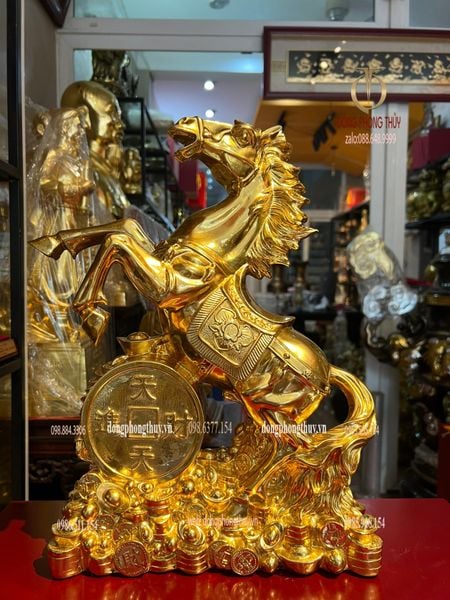 Tượng ngựa mạ vàng bằng đồng dát vàng 24k