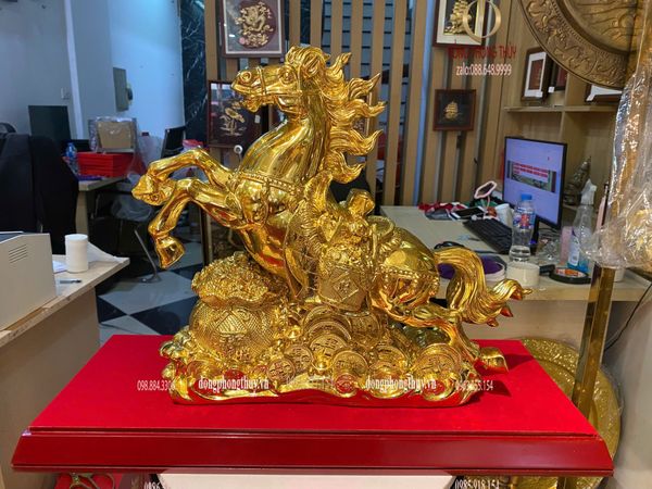 Tượng ngựa mạ vàng bằng đồng dát vàng 24k
