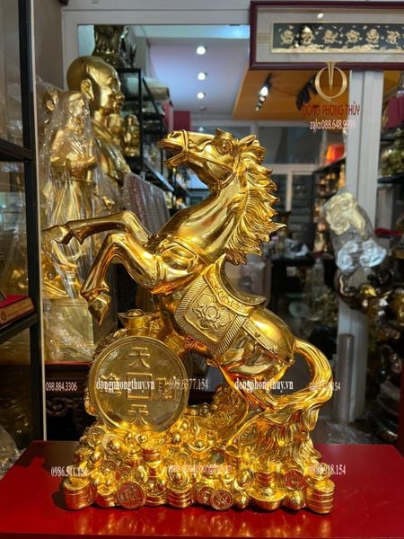 Tượng ngựa mạ vàng bằng đồng dát vàng 24k