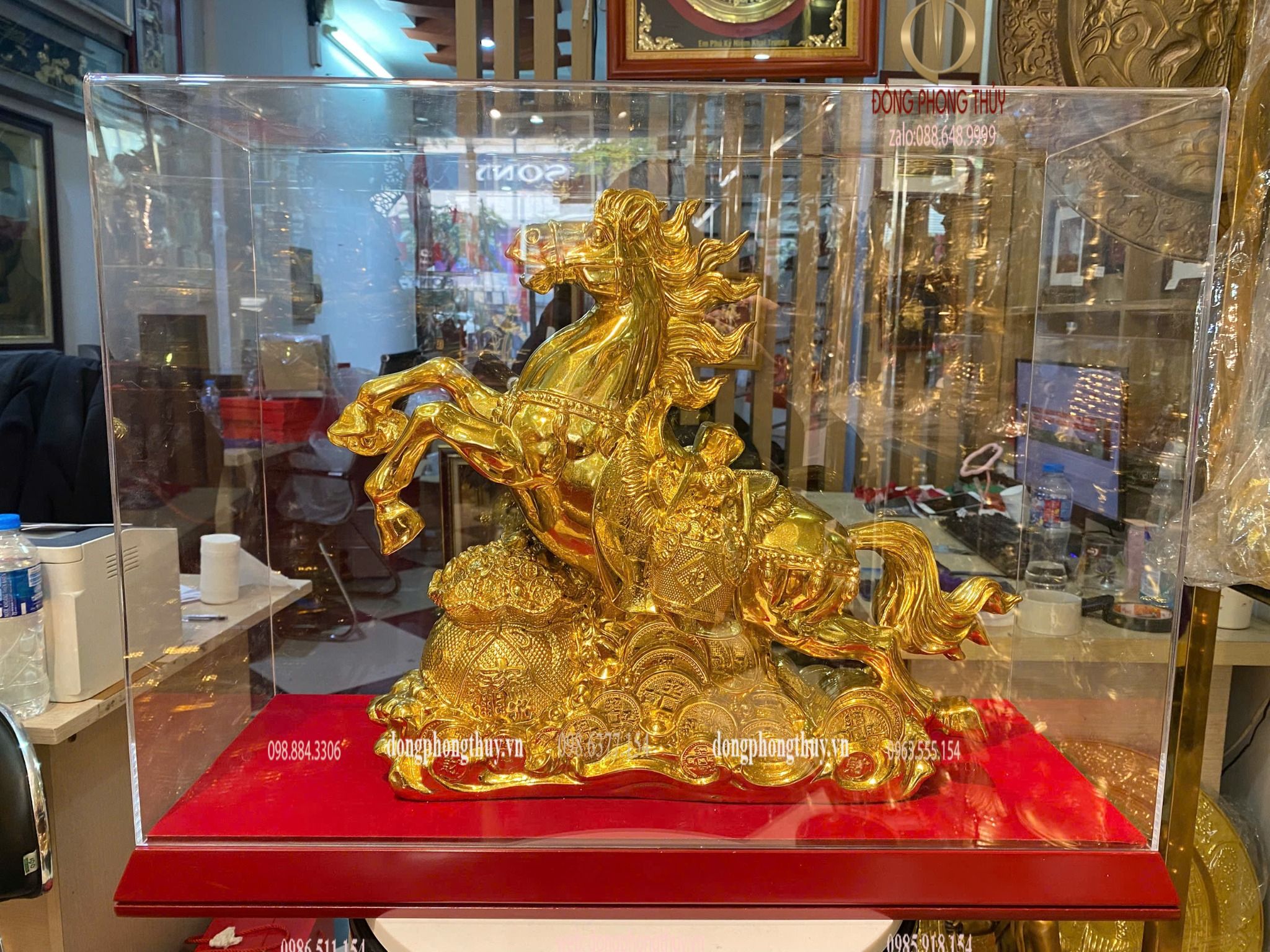 Tượng ngựa mạ vàng bằng đồng dát vàng 24k