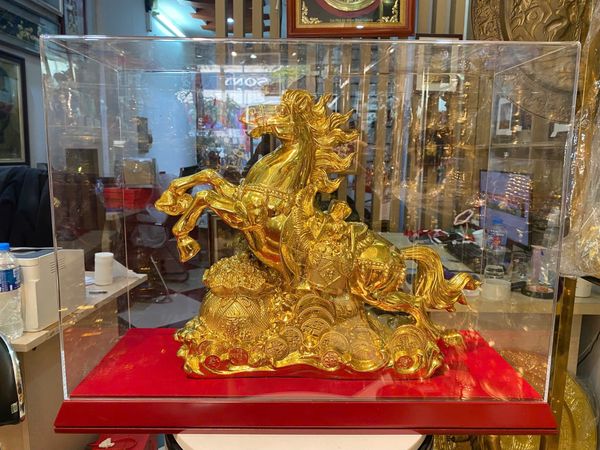 Tượng ngựa mạ vàng bằng đồng dát vàng 24k