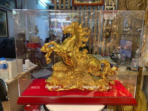 Tượng ngựa mạ vàng bằng đồng dát vàng 24k