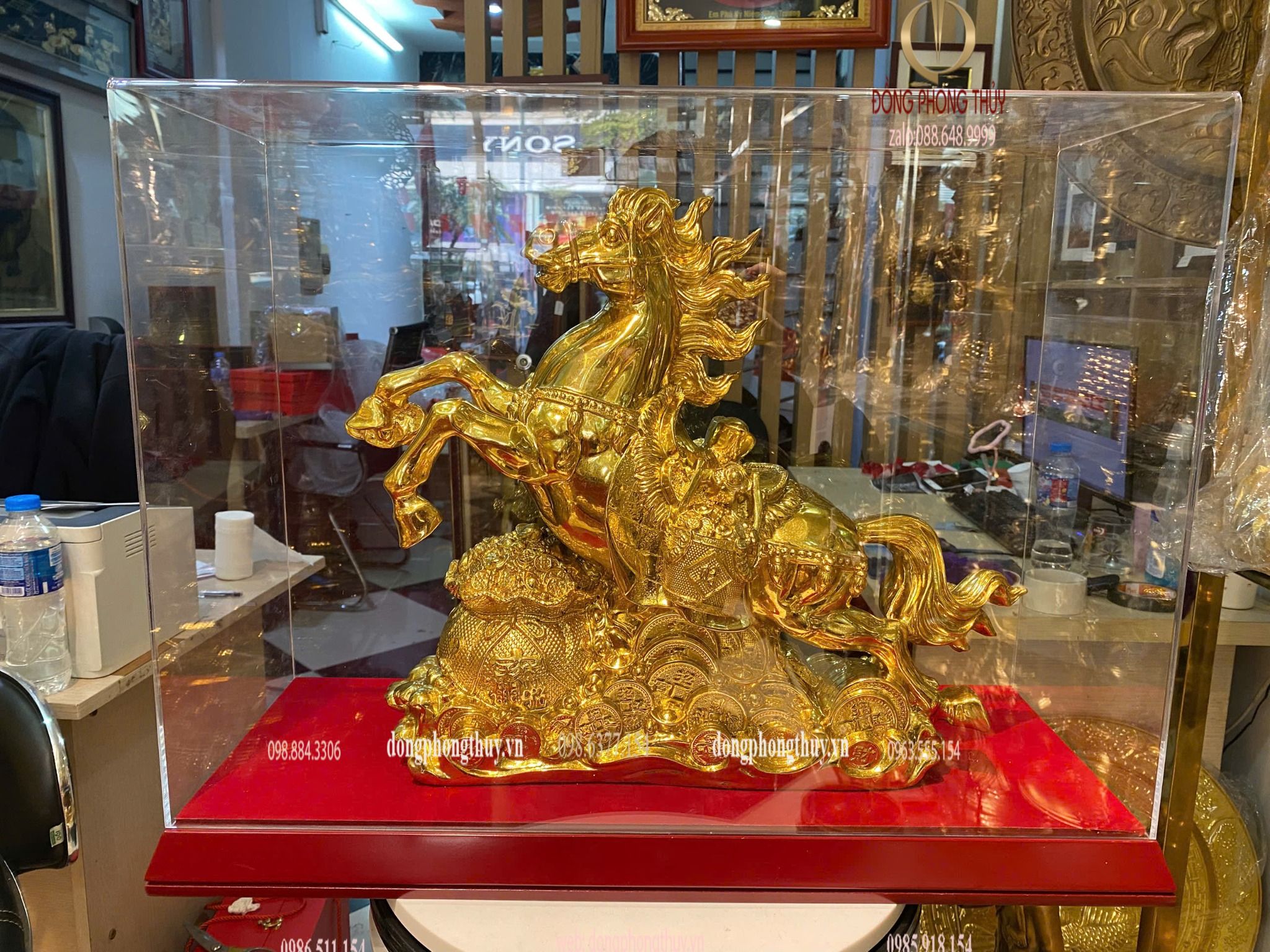 Tượng ngựa mạ vàng bằng đồng dát vàng 24k