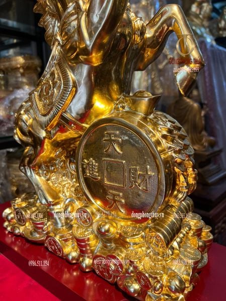 Tượng ngựa mạ vàng bằng đồng dát vàng 24k