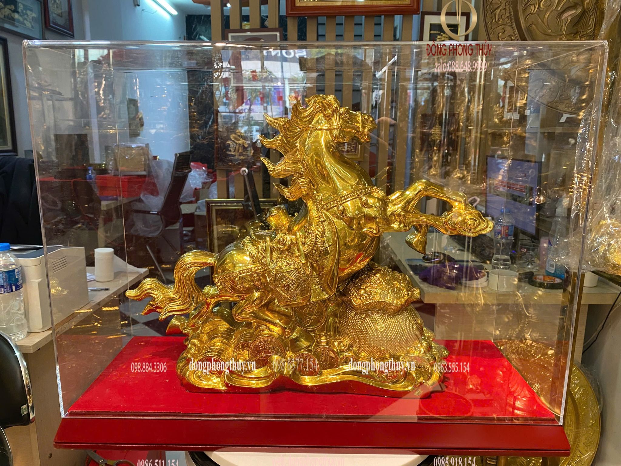 Tượng ngựa mạ vàng bằng đồng dát vàng 24k