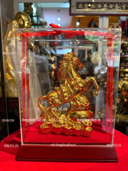 Tượng ngựa dát vàng nano