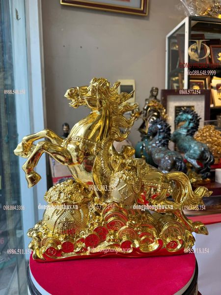 Tượng ngựa bằng đồng dát vàng nano cao 35cm, ngang 40cm, nặng 13,9kg