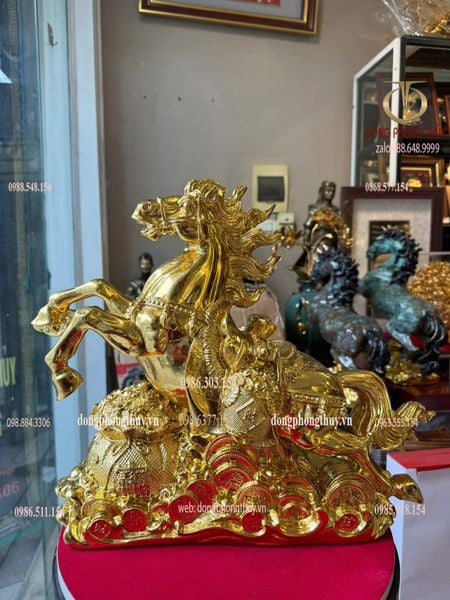 Tượng ngựa bằng đồng dát vàng nano cao 35cm, ngang 40cm, nặng 13,9kg
