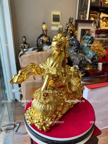 Tượng ngựa bằng đồng dát vàng nano cao 35cm, ngang 40cm, nặng 13,9kg