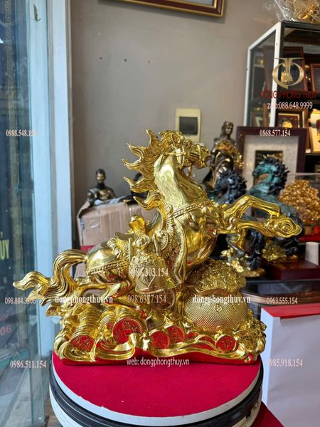 Tượng ngựa bằng đồng dát vàng nano cao 35cm, ngang 40cm, nặng 13,9kg