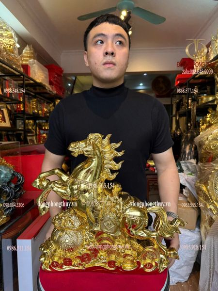 Tượng ngựa bằng đồng dát vàng nano cao 35cm, ngang 40cm, nặng 13,9kg