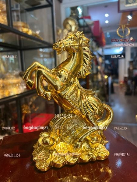 Tượng ngựa bằng đồng dát vàng nano