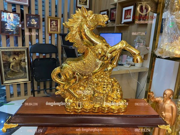 Tượng ngựa phong thủy bằng đồng dát vàng nano
