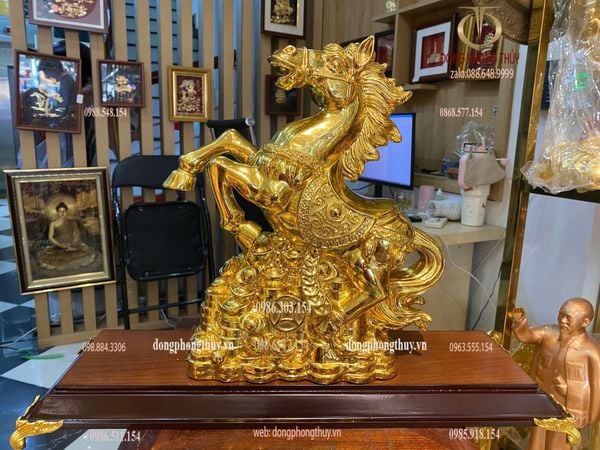 Tượng ngựa phong thủy bằng đồng dát vàng nano