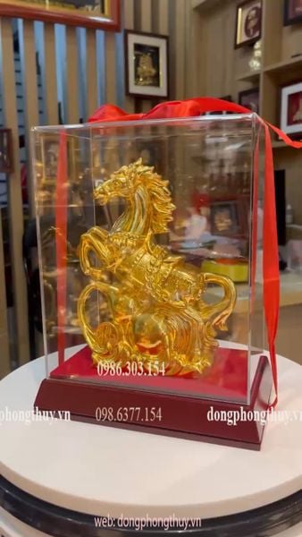 Tượng ngựa phong thủy dát vàng nano