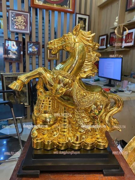 Tượng ngựa phong thủy bằng đồng dát vàng nano