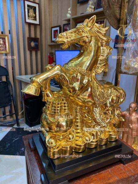 Tượng ngựa phong thủy bằng đồng dát vàng nano