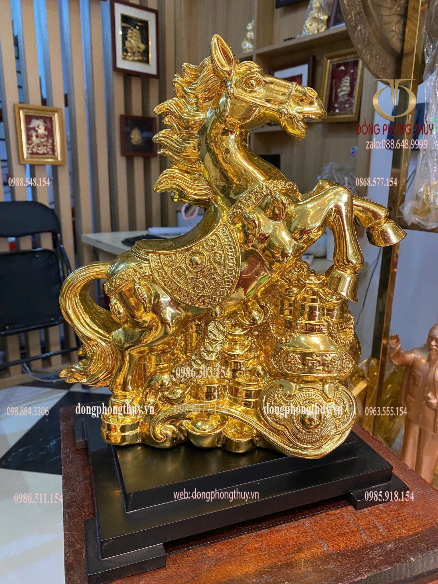 Tượng ngựa phong thủy bằng đồng dát vàng nano