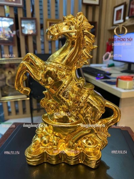 Tượng ngựa dát vàng nano