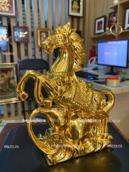 Tượng ngựa phong thủy dát vàng nano