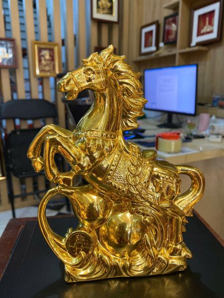 Tượng ngựa phong thủy dát vàng nano