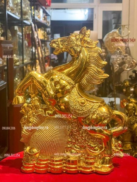 Tượng ngựa bằng đồng dát vàng nano