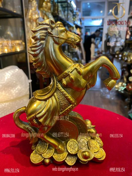 Tượng ngựa cưỡi tiền bằng đồng