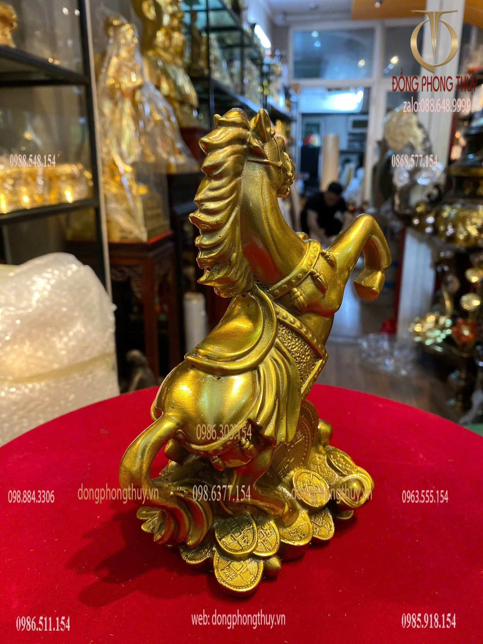 Tượng ngựa cưỡi tiền bằng đồng