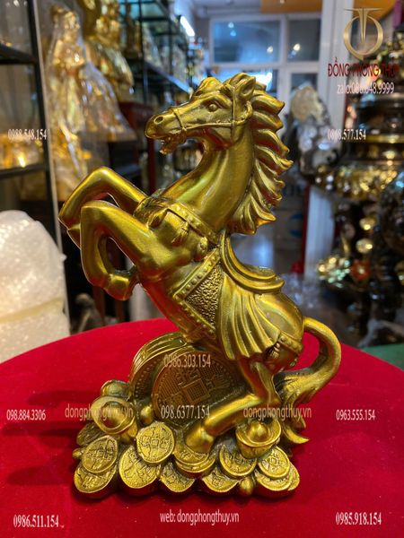 Tượng ngựa cưỡi tiền bằng đồng