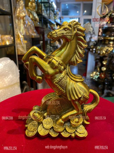 Tượng ngựa cưỡi tiền bằng đồng