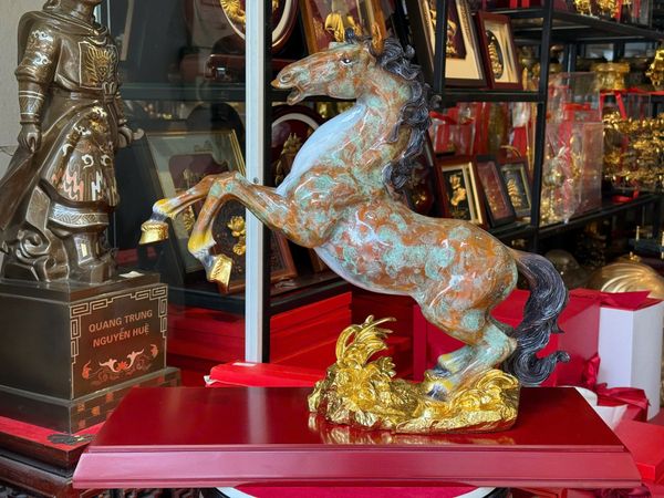 Tượng ngựa bằng đồng cao 45cm patina vân hỏa biến độc bản chỉ có tại Đồng Phong Thủy