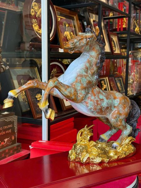 Tượng ngựa bằng đồng cao 45cm patina vân hỏa biến độc bản chỉ có tại Đồng Phong Thủy