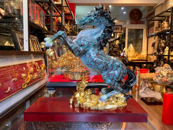 Tượng ngựa bằng đồng xanh khoáng Cao 45cm, Dài 47cm, Rộng 16cm nặng 9kg