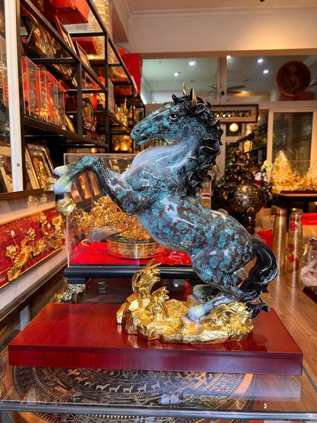 Tượng ngựa bằng đồng xanh khoáng Cao 45cm, Dài 47cm, Rộng 16cm nặng 9kg